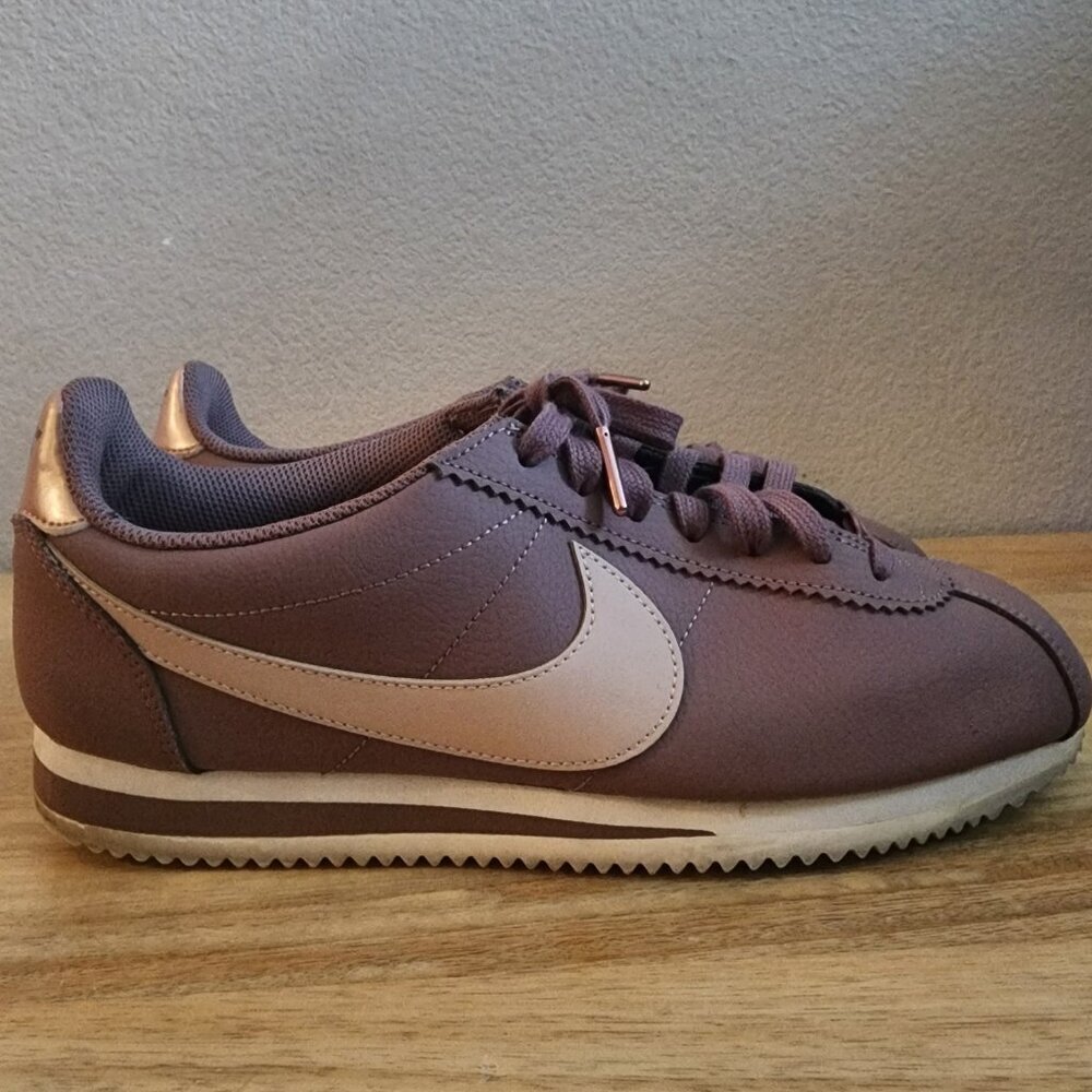 Nike Classic Cortez Leather Shoes Womens Size 10 AV4618-200